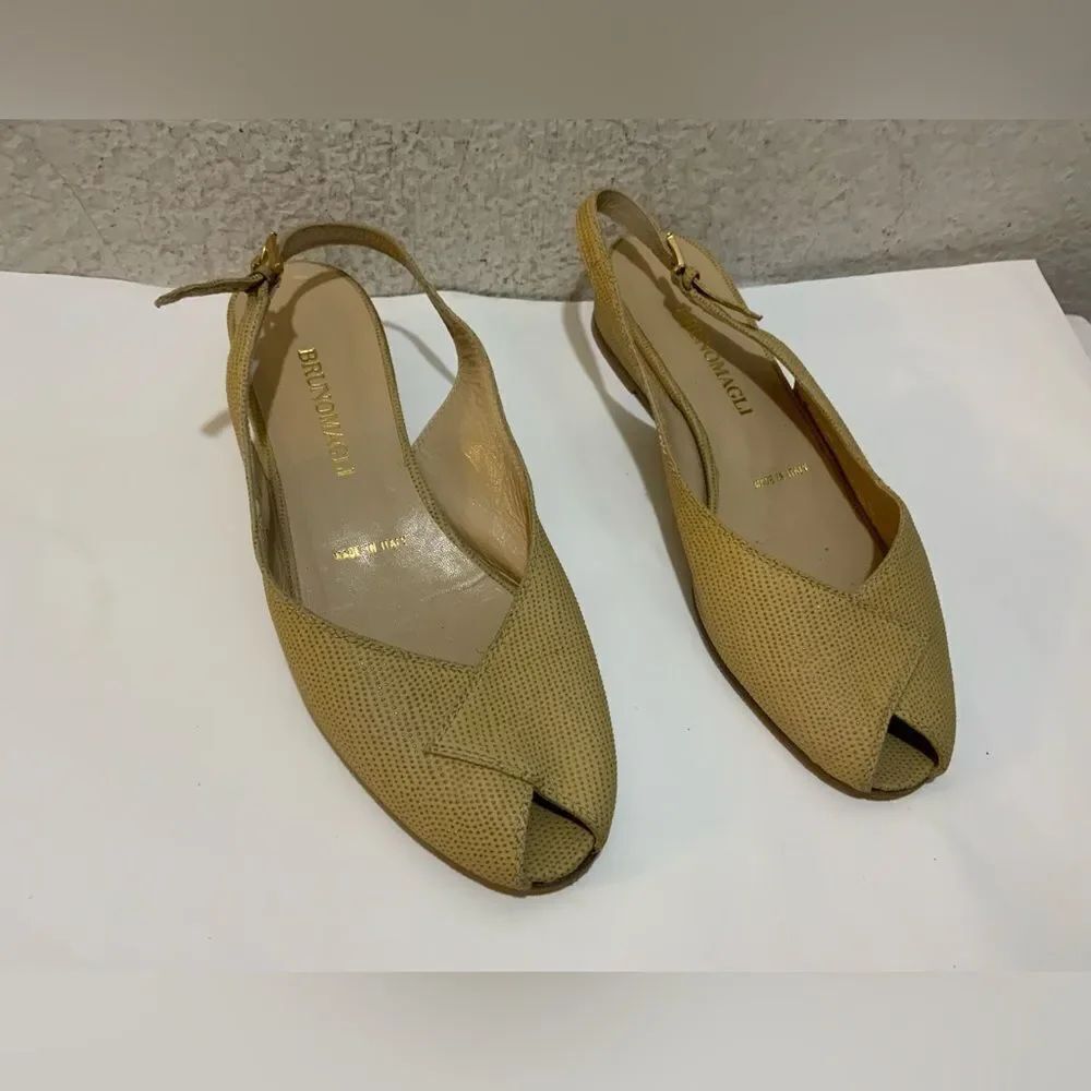 Bruno Magli low wedge heels camel size 8 ankle strap buckle